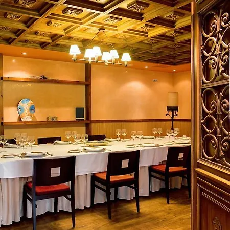 فندق Oca Palacio De La Llorea & ديفا