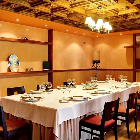 Oca Palacio De La Llorea & ديفا