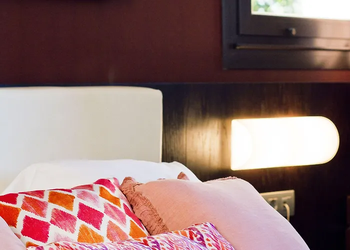 Oca Palacio De La Llorea & Hotel